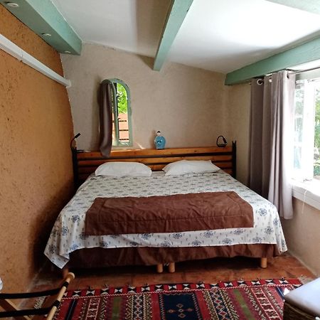 Bed and Breakfast L'Atelier à Saint-Maximin  Chambre photo