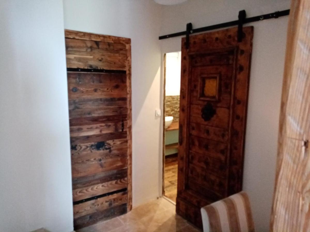 Bed and Breakfast L'Atelier à Saint-Maximin  Extérieur photo